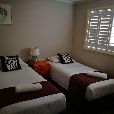 Moonee Valley Views Aparthotel Melbourne Esterno foto