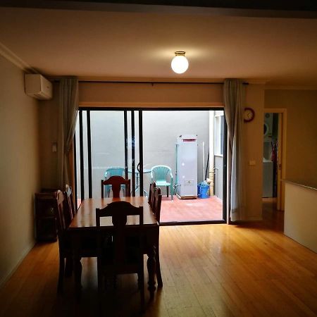 Moonee Valley Views Aparthotel Melbourne Esterno foto