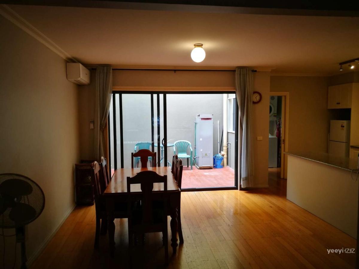 Moonee Valley Views Aparthotel Melbourne Esterno foto