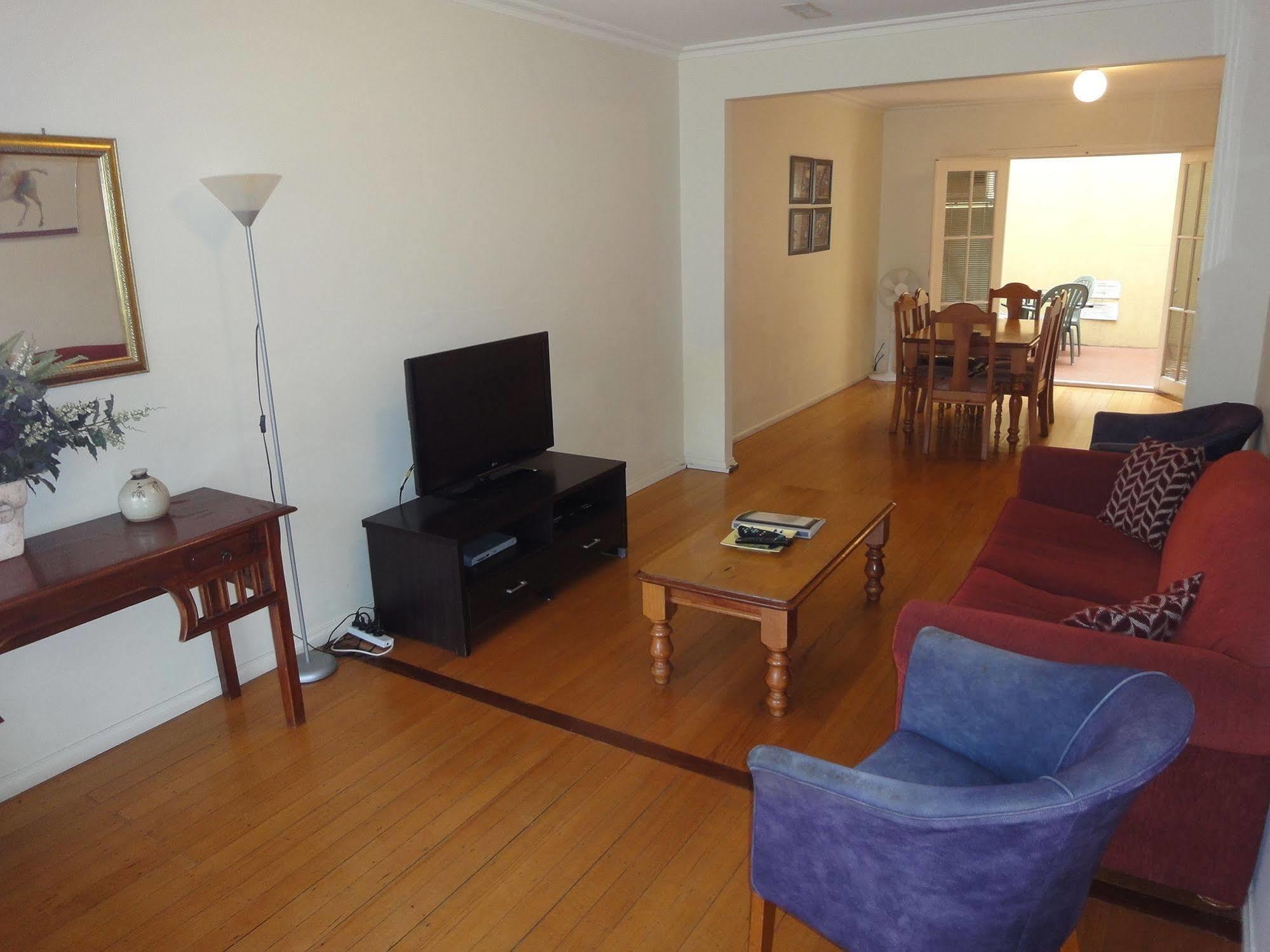 Moonee Valley Views Aparthotel Melbourne Esterno foto