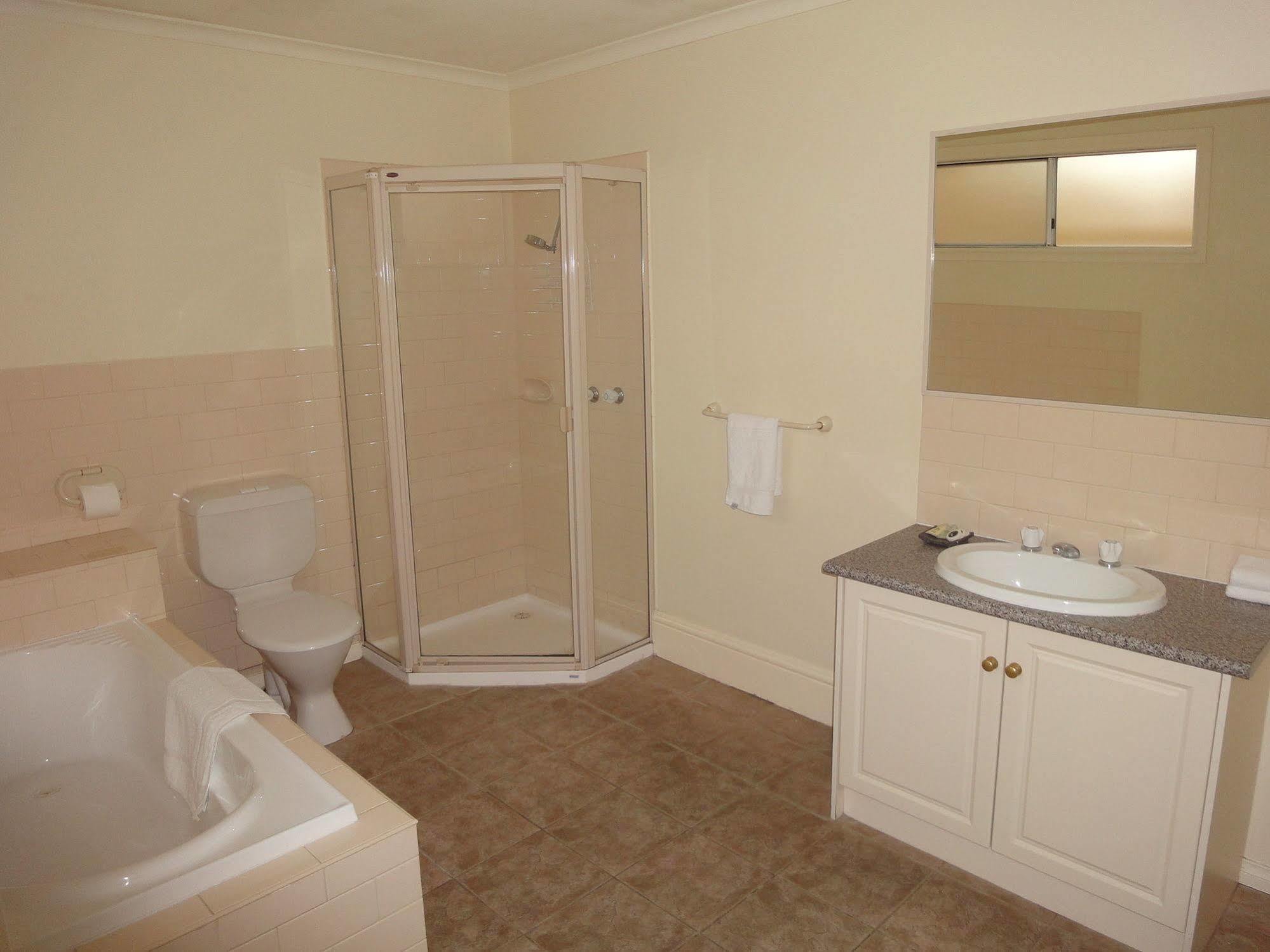 Moonee Valley Views Aparthotel Melbourne Esterno foto