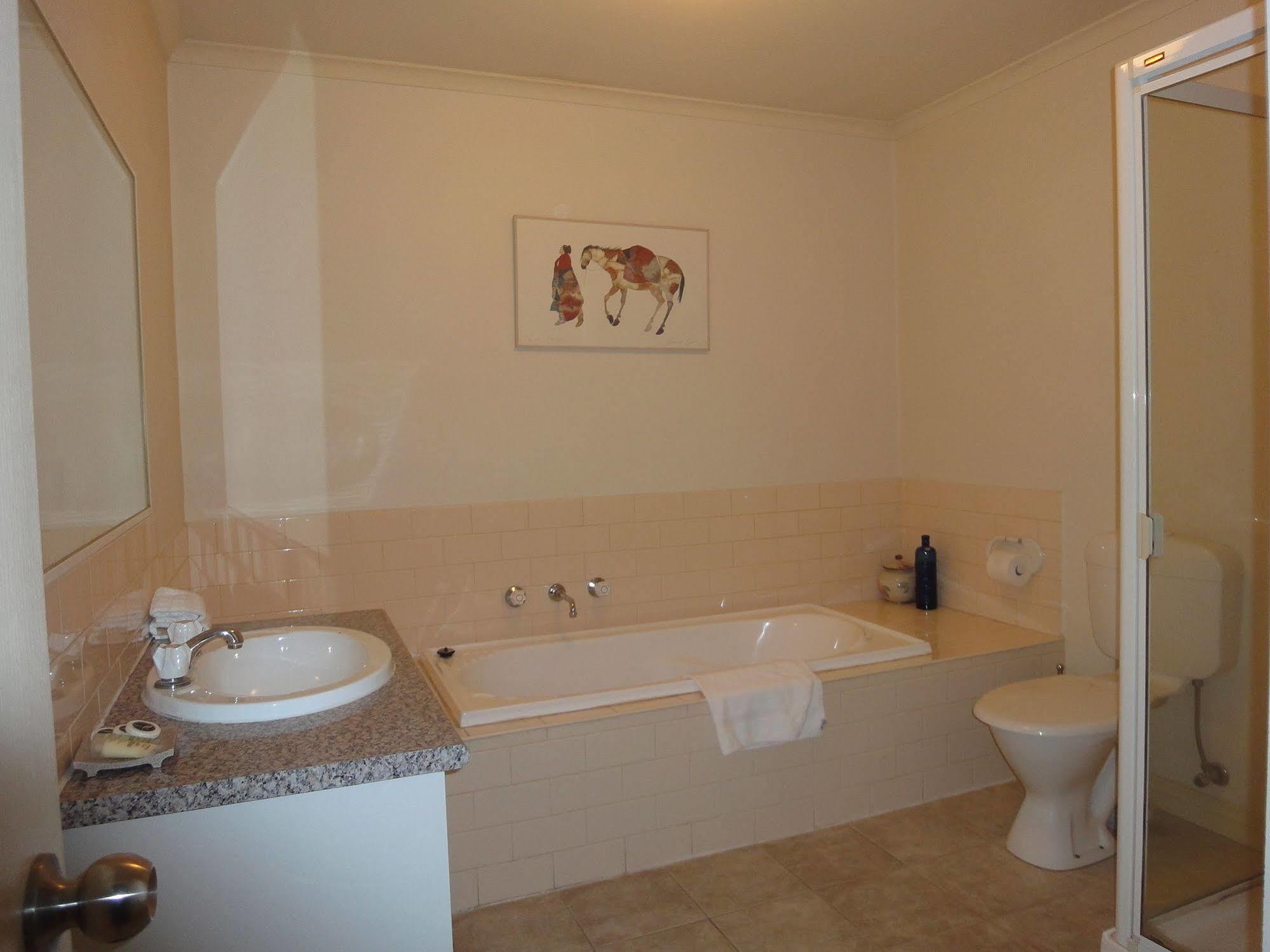 Moonee Valley Views Aparthotel Melbourne Esterno foto
