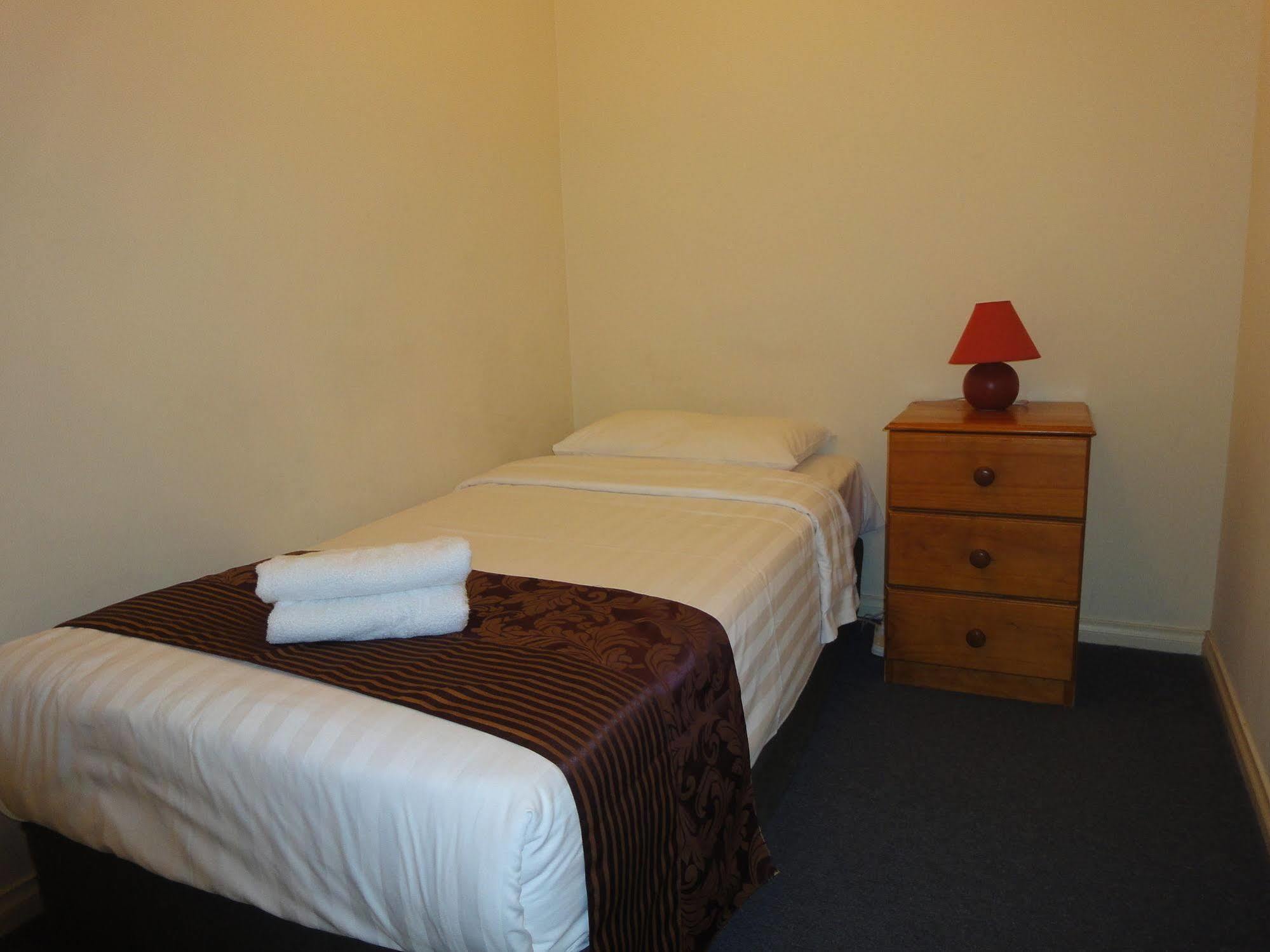 Moonee Valley Views Aparthotel Melbourne Esterno foto